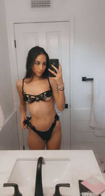 Izzy Green Photo #45