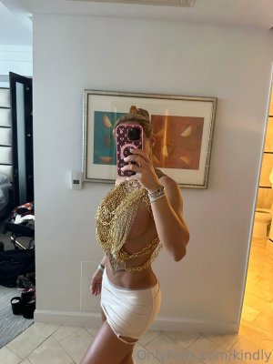 Kindly Myers Photo #96