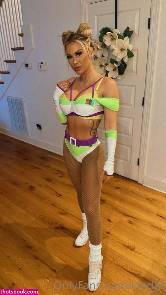 Kindly Myers Photo #169