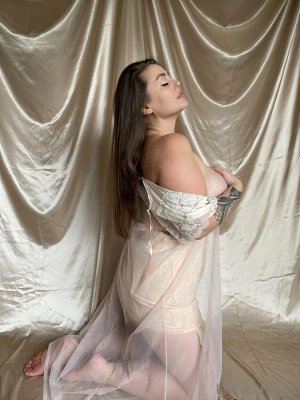 Lillias Right Photo #38