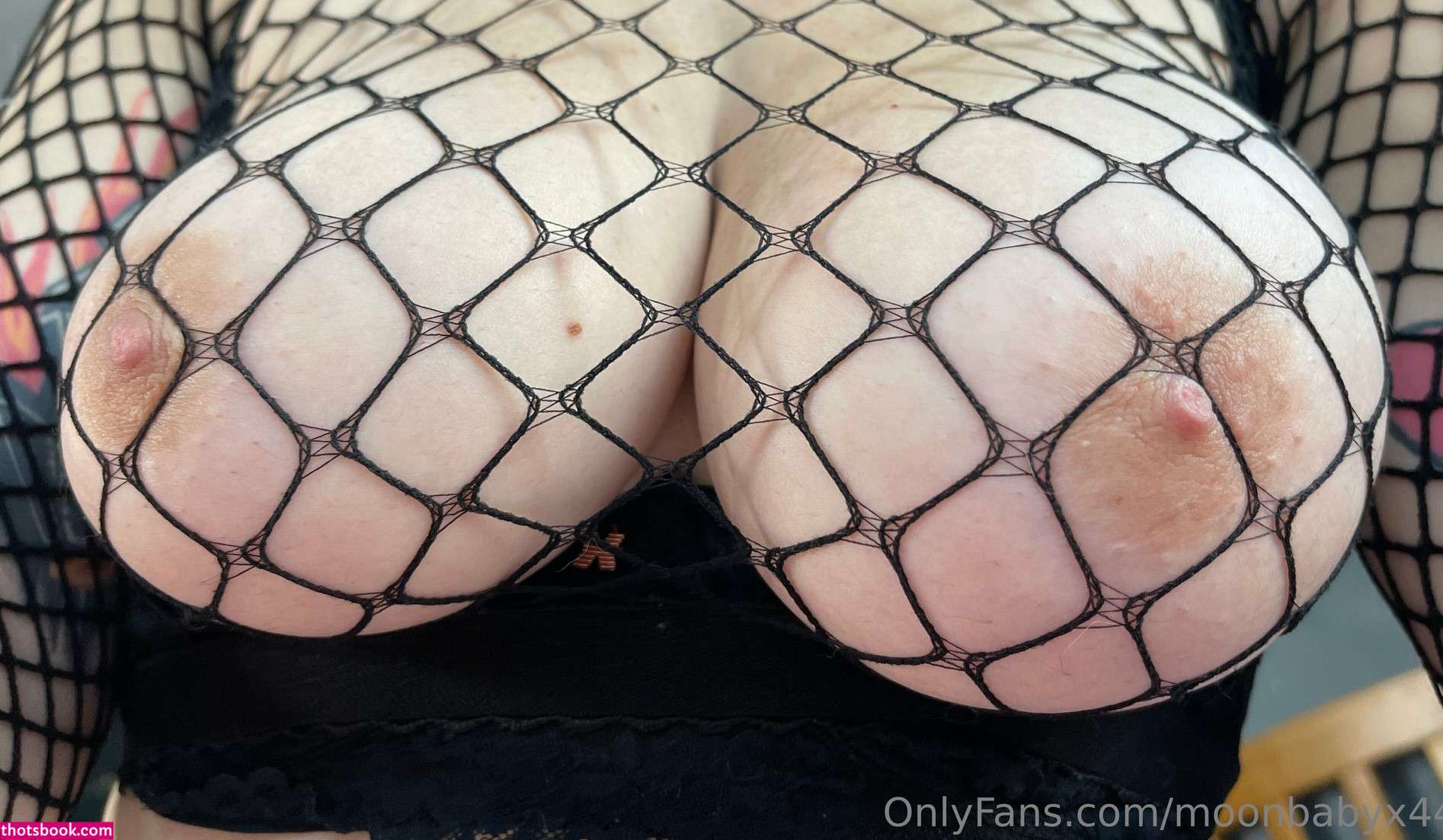 Moonbabyx44 Photo #27