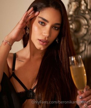 Beronika Martinez Photo #29