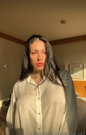 Debbyhendges Photo #29