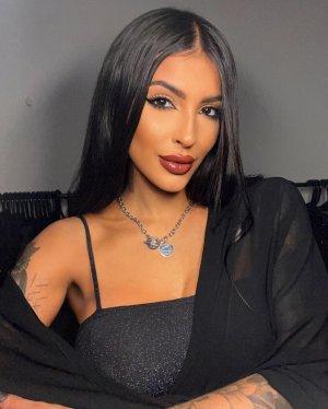 Debbyhendges Photo #36