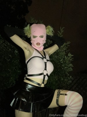 bugsandhugs666 Photo #40