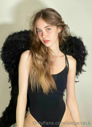 Aleja Crack Photo #26