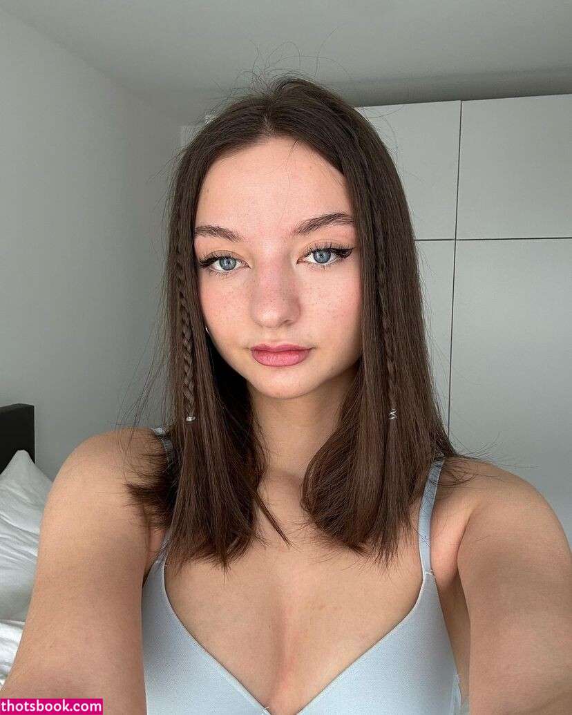 Alisa Juric Photo #6