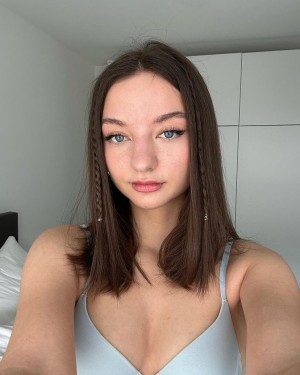 Alisa Juric Photo #6