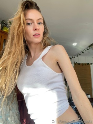 Lola Costa Photo #13