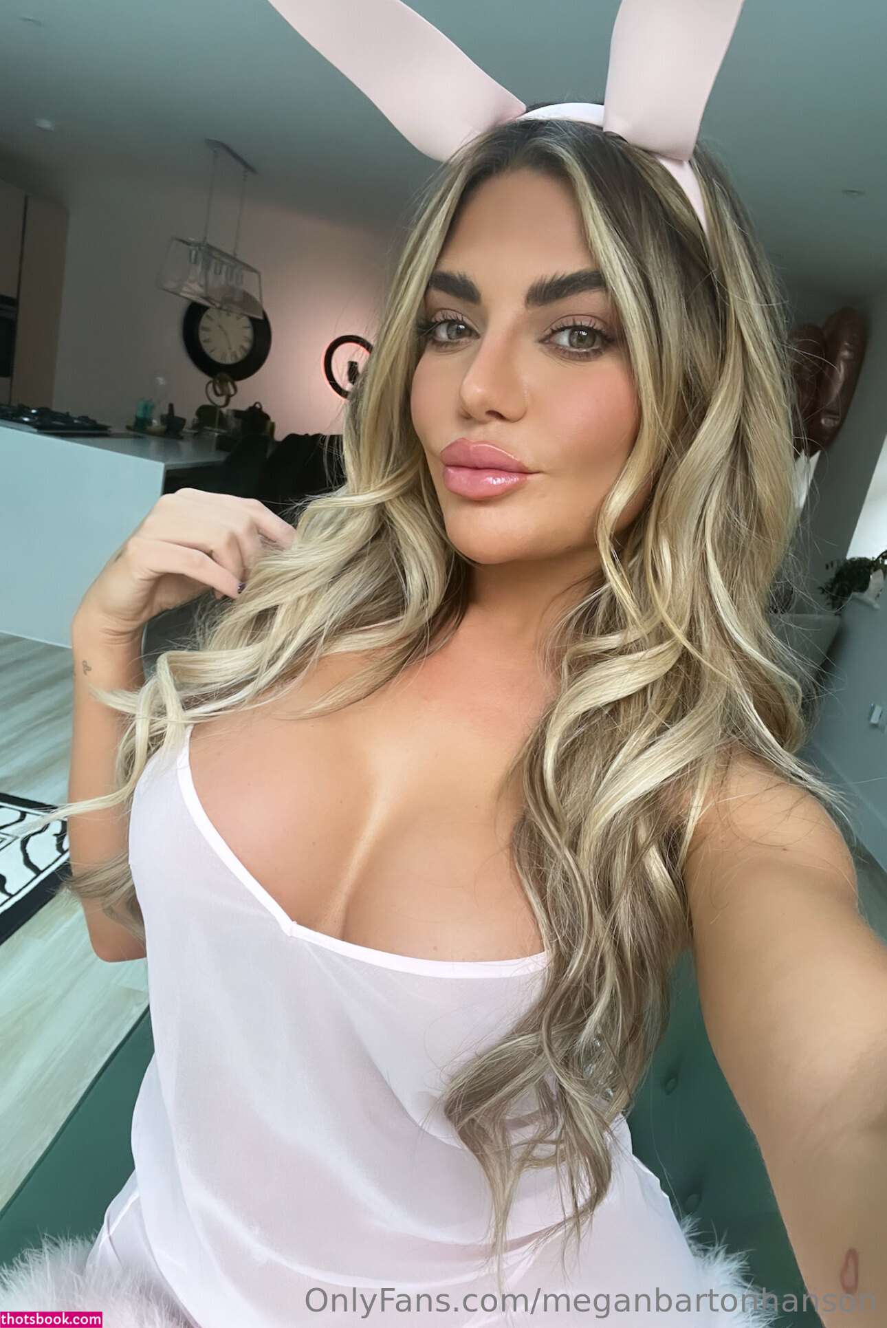 Megan Barton Hanson Photo #96