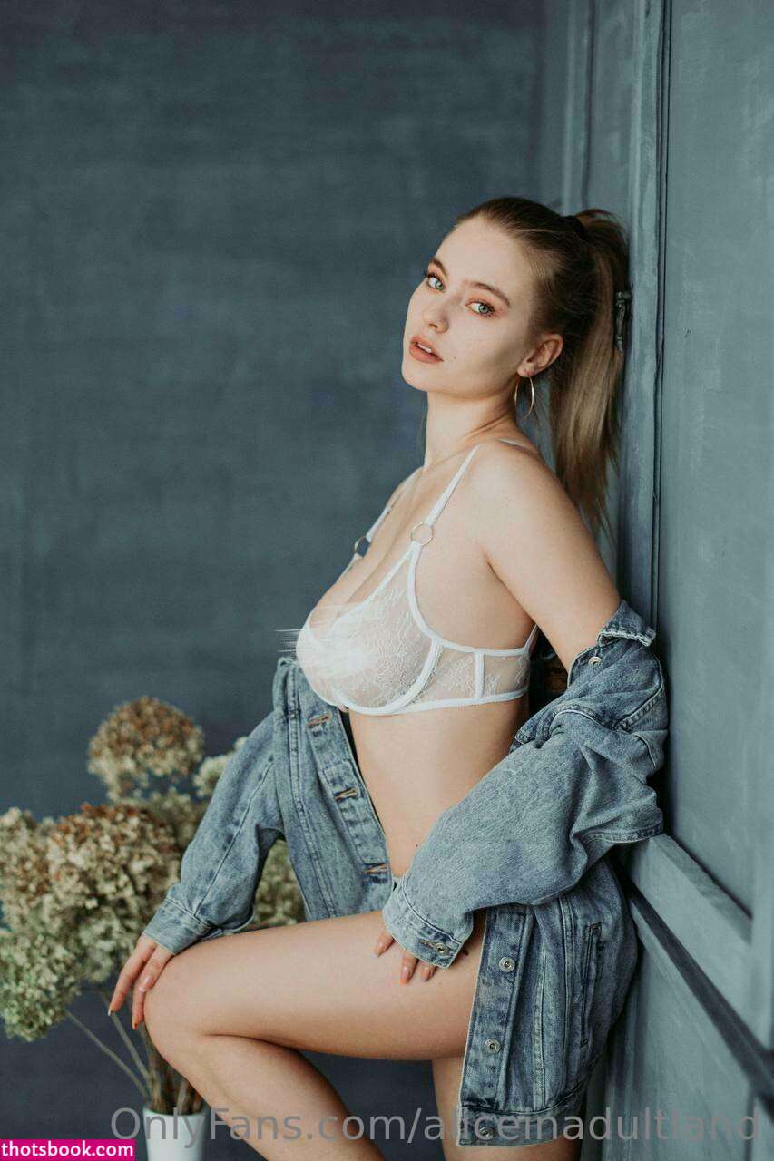 Yana Zhytkevych Photo #9