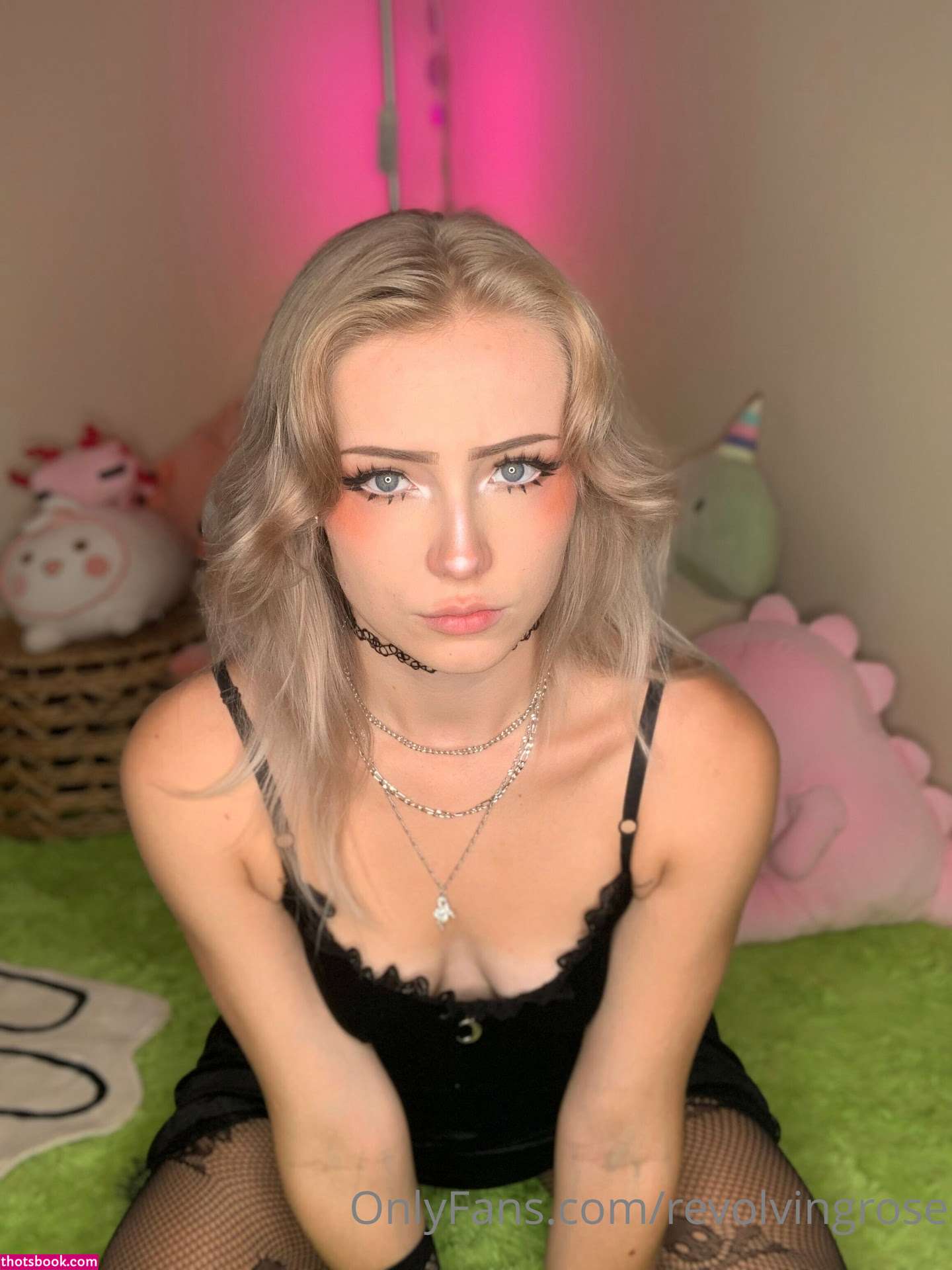 Revolvingrose Photo #27