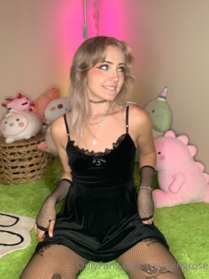 Revolvingrose Photo #28