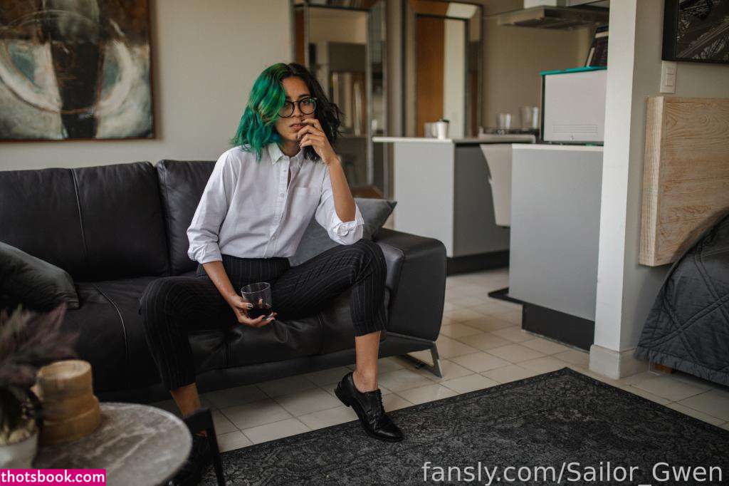 Sailor Gwen Photo #56