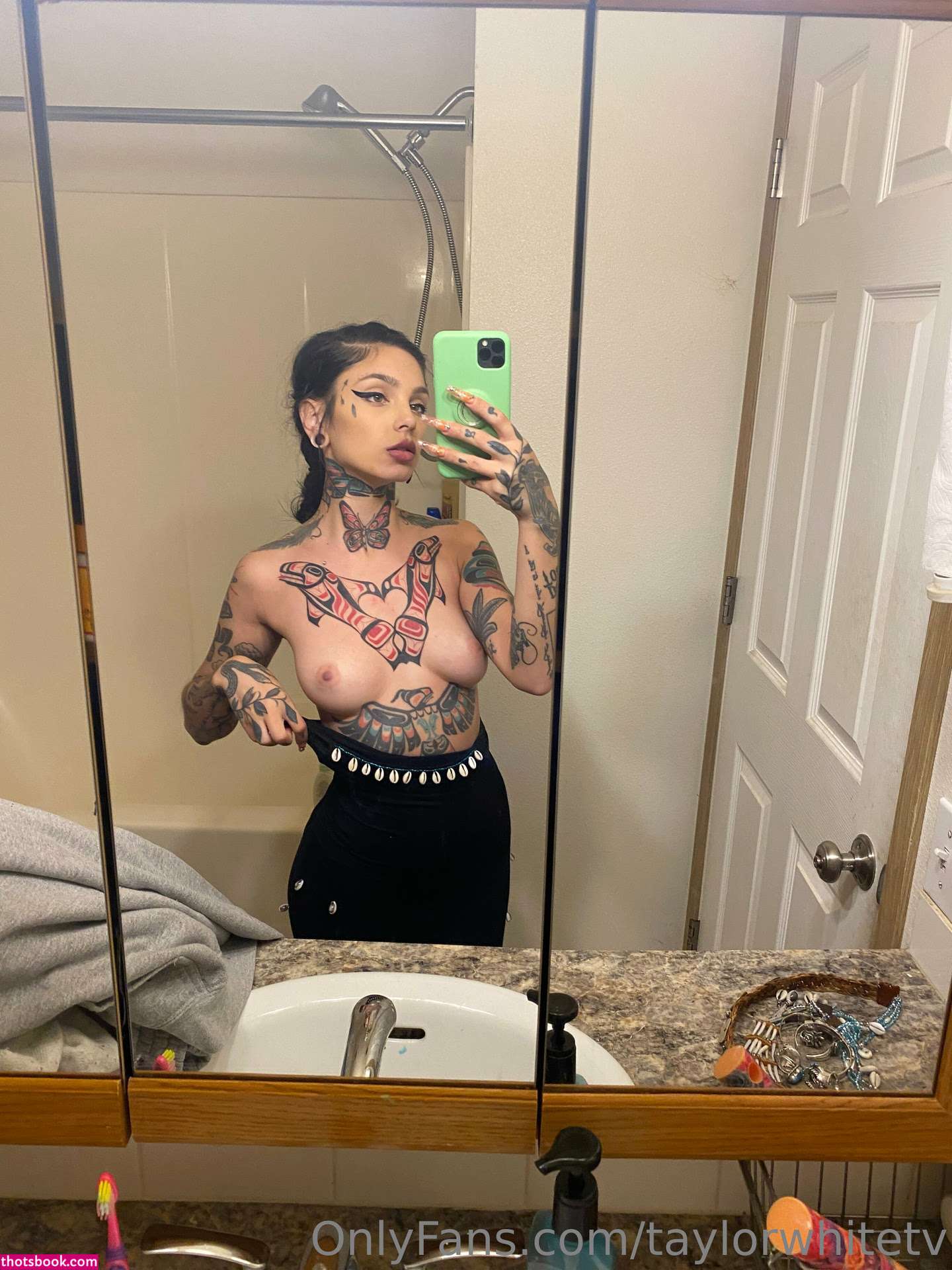 taylorwhitetv Photo #34