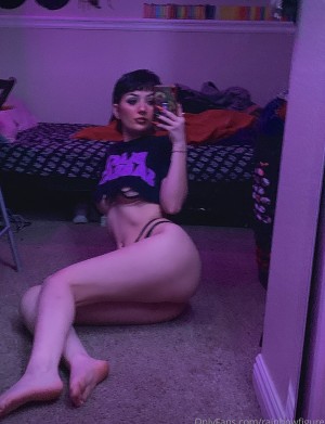 Underboobgodess Photo #1