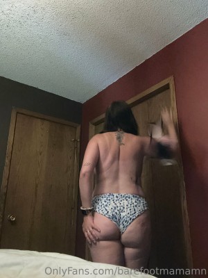 Barefootmamamn Photo #9