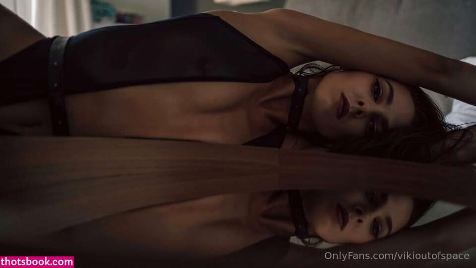 Vikioutofspace Photo #84