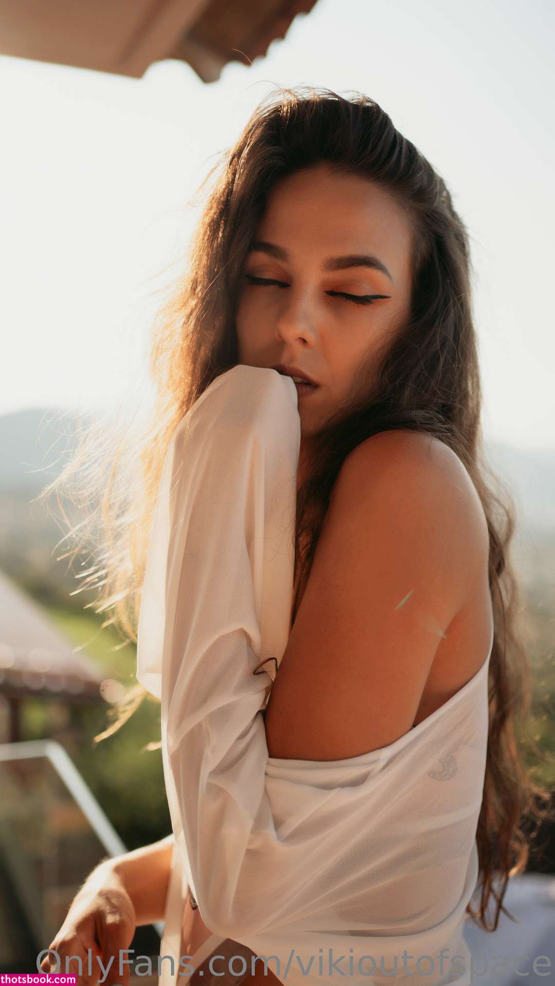 Vikioutofspace Photo #120