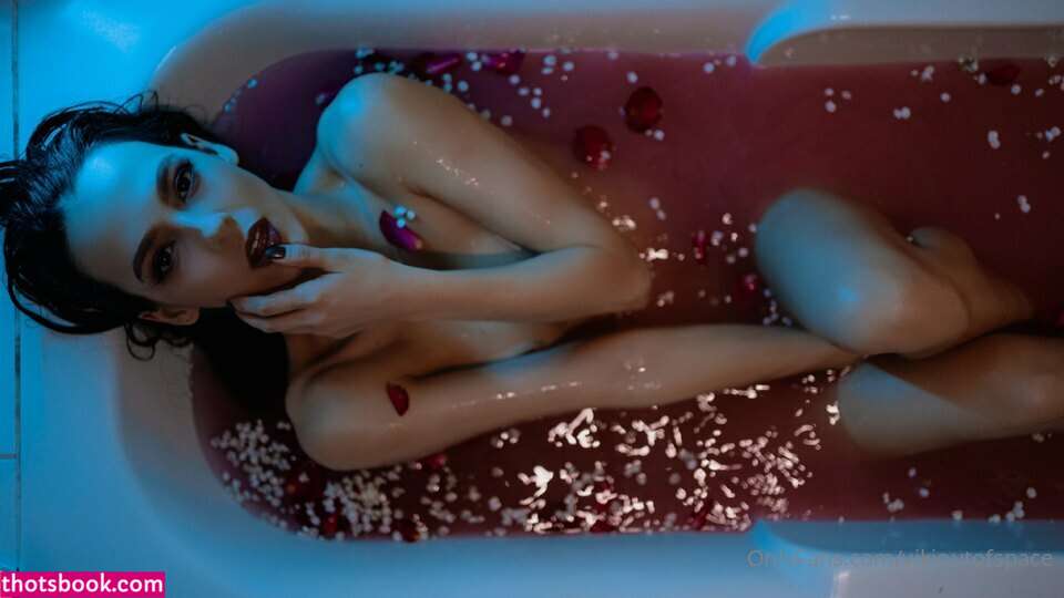 Vikioutofspace Photo #186