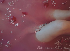 Vikioutofspace Photo #277