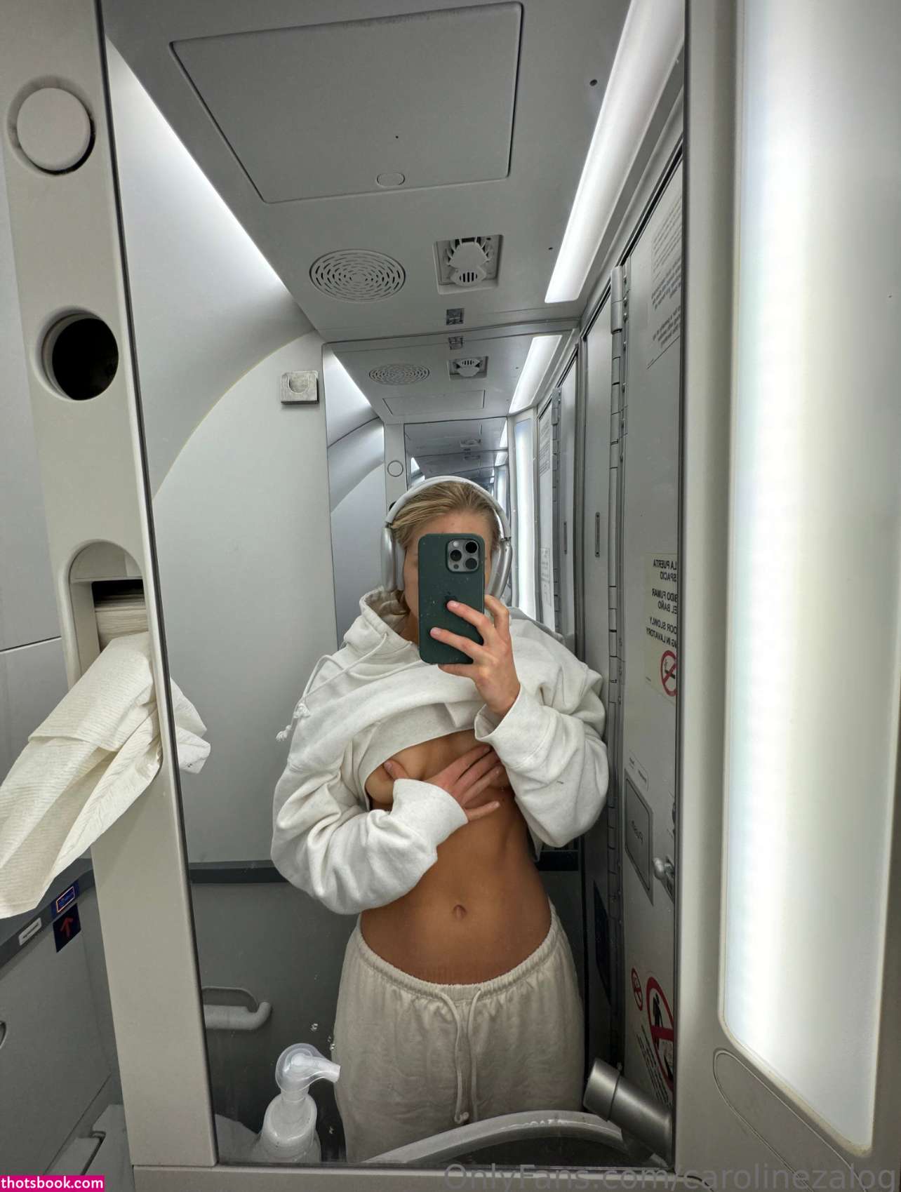 Caroline Zalog Photo #1294