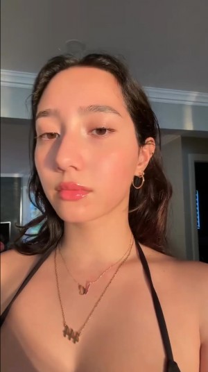 Sabrina Pezeshkian Photo #85