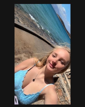 Blonde Vivi Photo #1