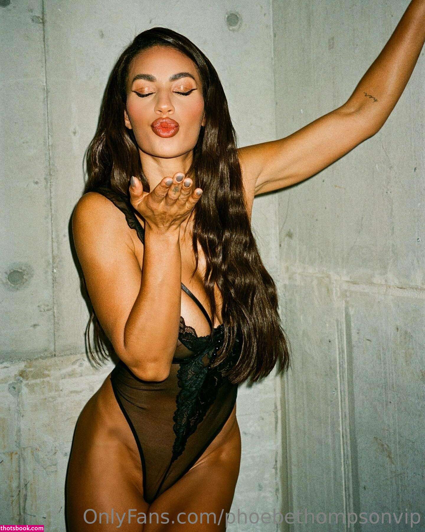 Phoebe Thompson Photo #90