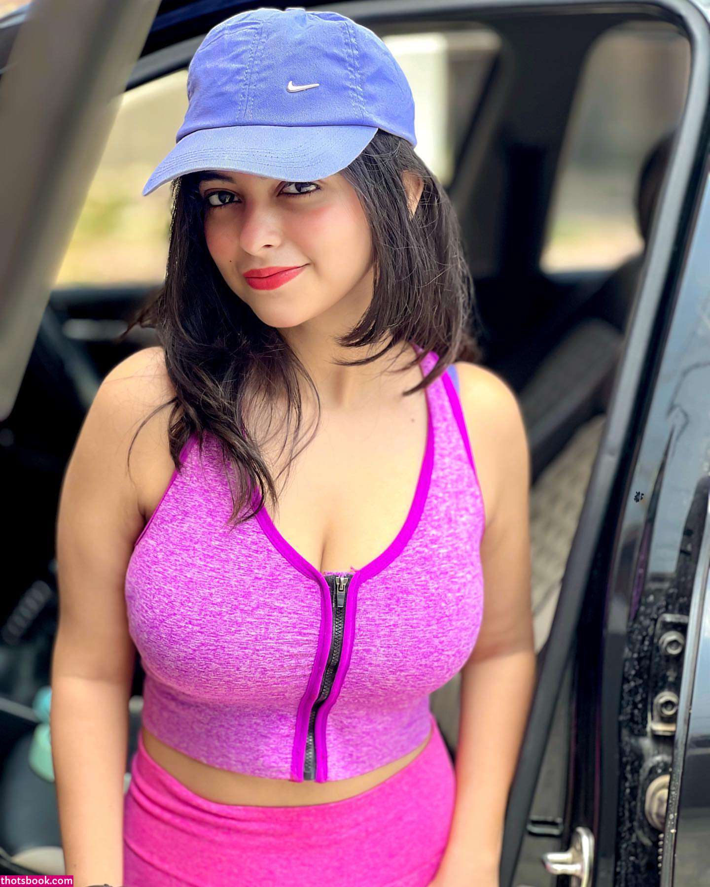 Riya Pandey Photo #4