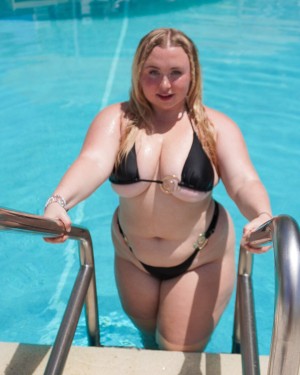 Niki Peacock Photo #21