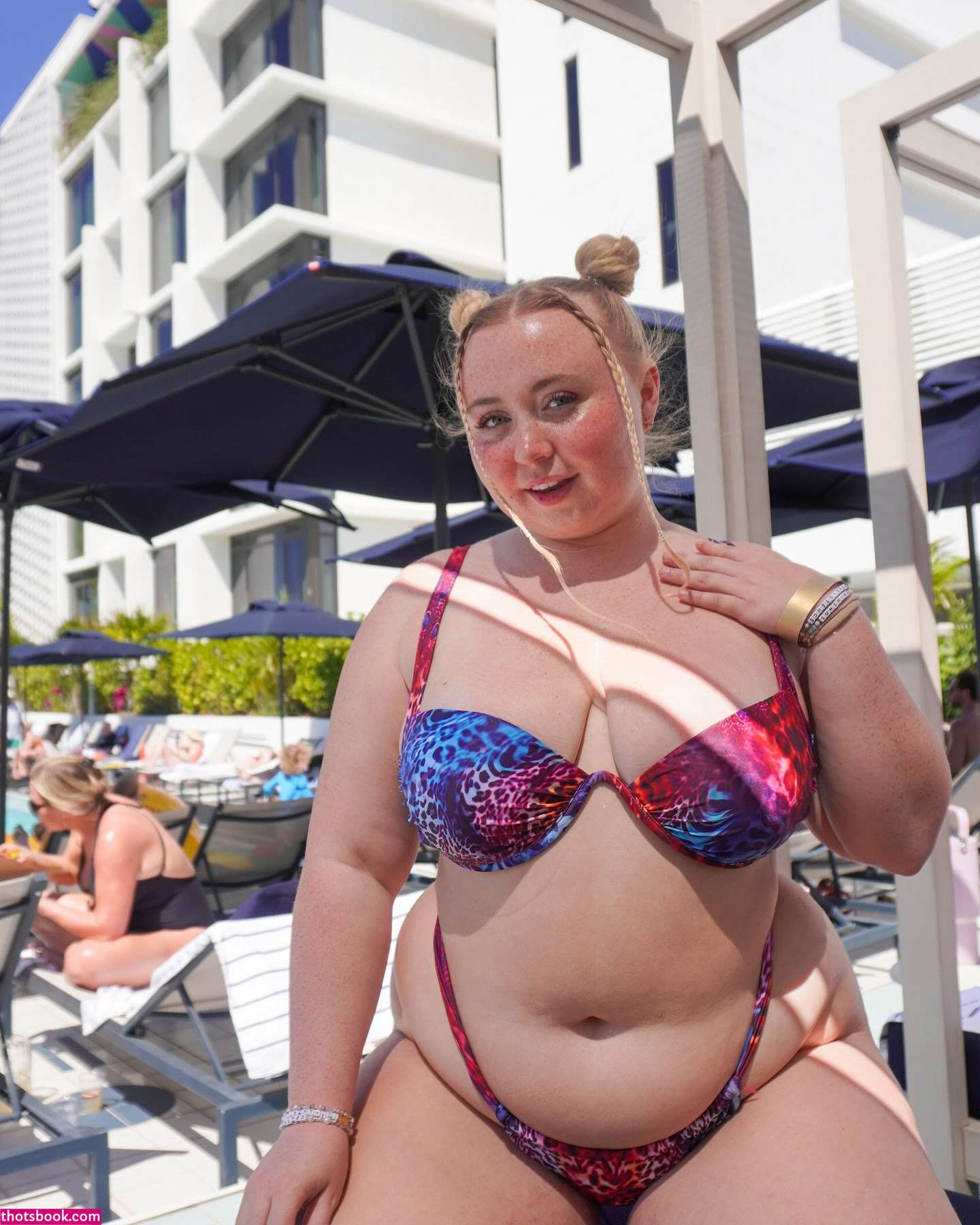 Niki Peacock Photo #31