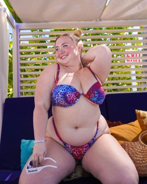 Niki Peacock Photo #26