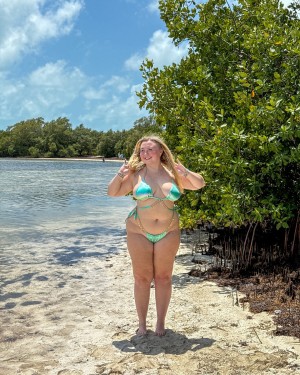 Niki Peacock Photo #40