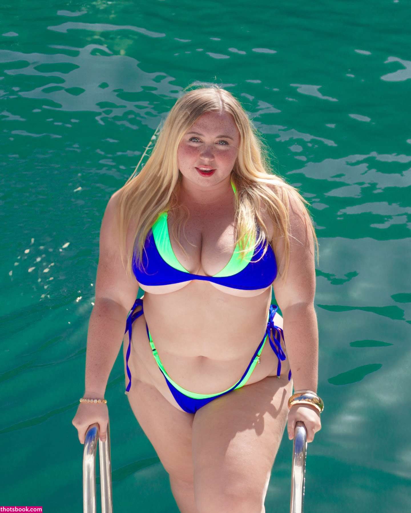 Niki Peacock Photo #44