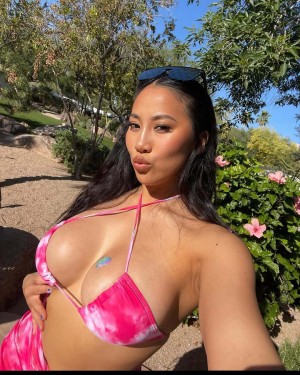 Yenni Huynh Photo #60