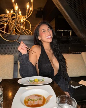 Yenni Huynh Photo #66