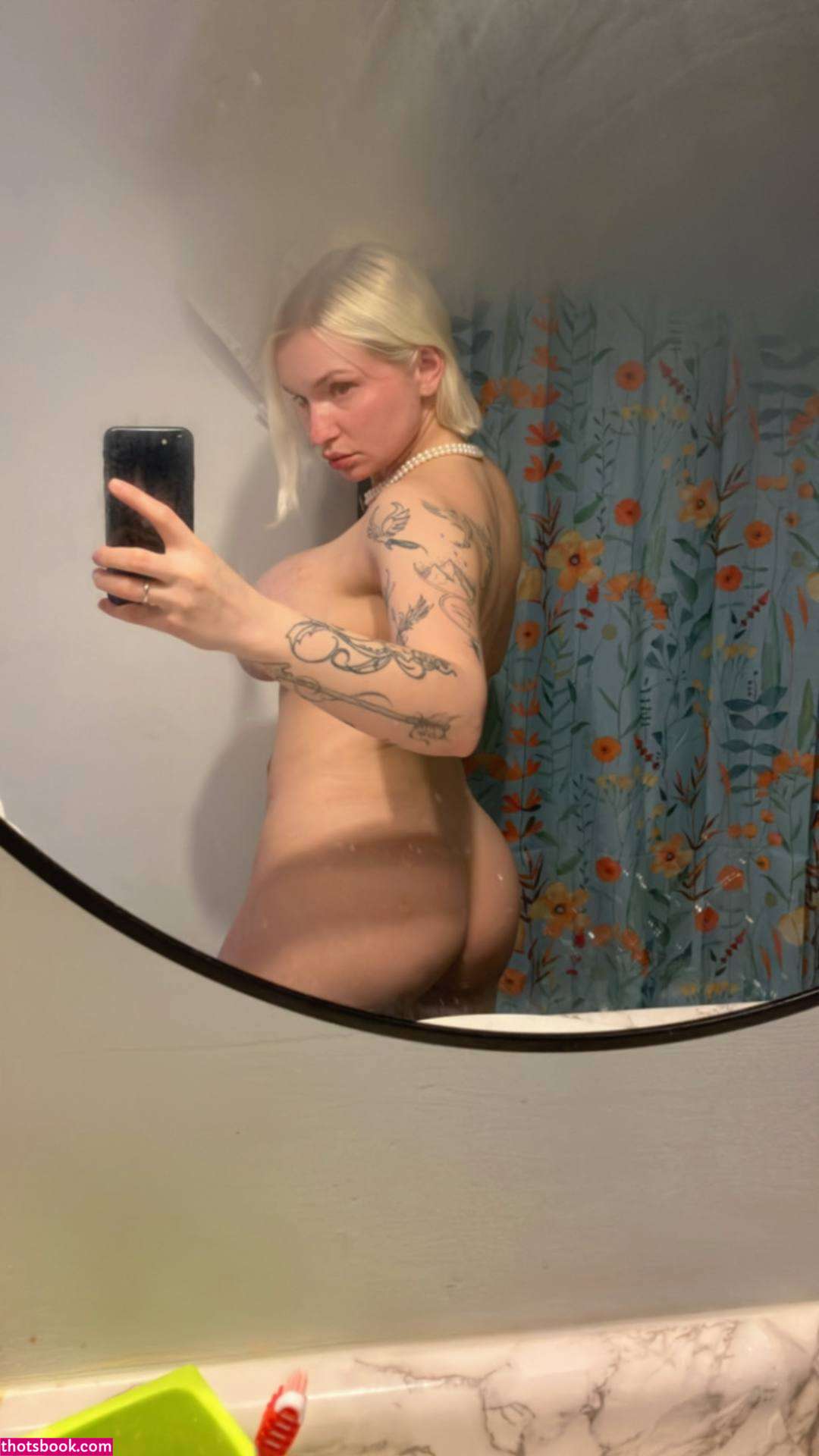 Zoie Burgher Photo #105