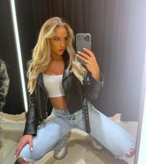 Abby Benson Photo #37