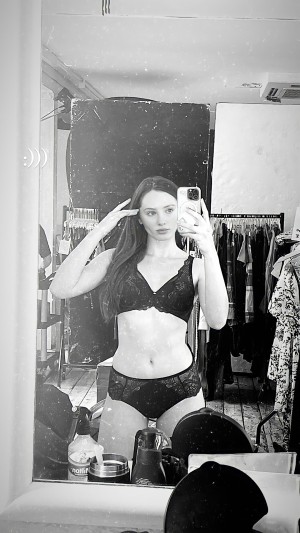 Erin Perise Photo #35