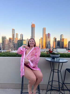 Bel Larcombe Photo #2