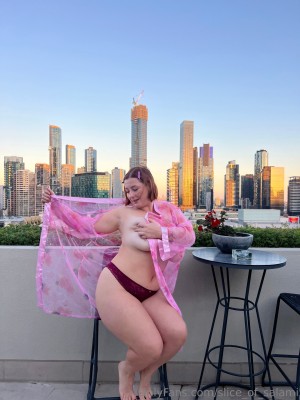 Bel Larcombe Photo #3