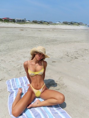 Julia Ernst Photo #24