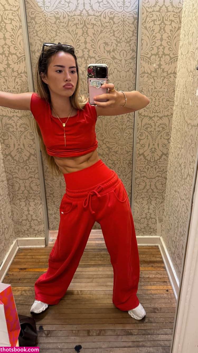 Julia Ernst Photo #35