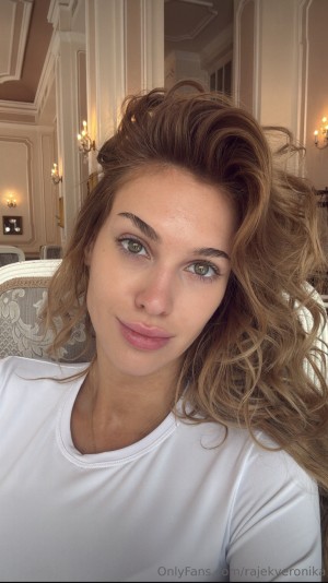 Veronika Rajek Photo #334