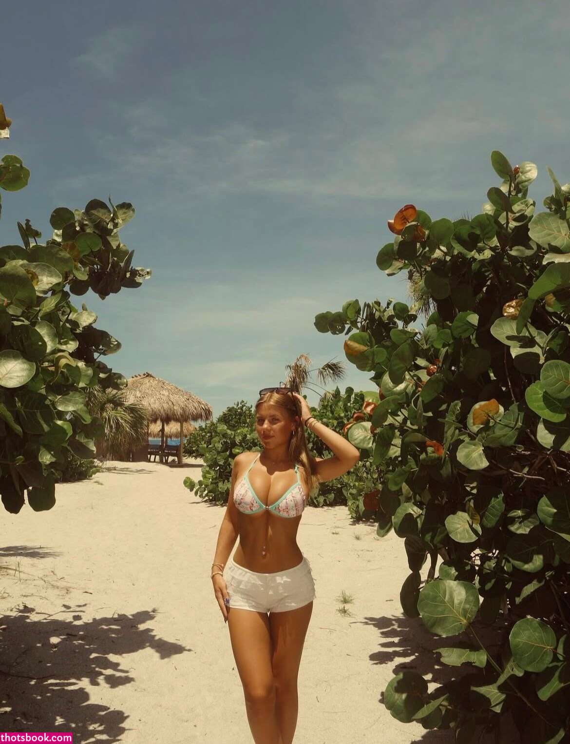 Ariana White Photo #23