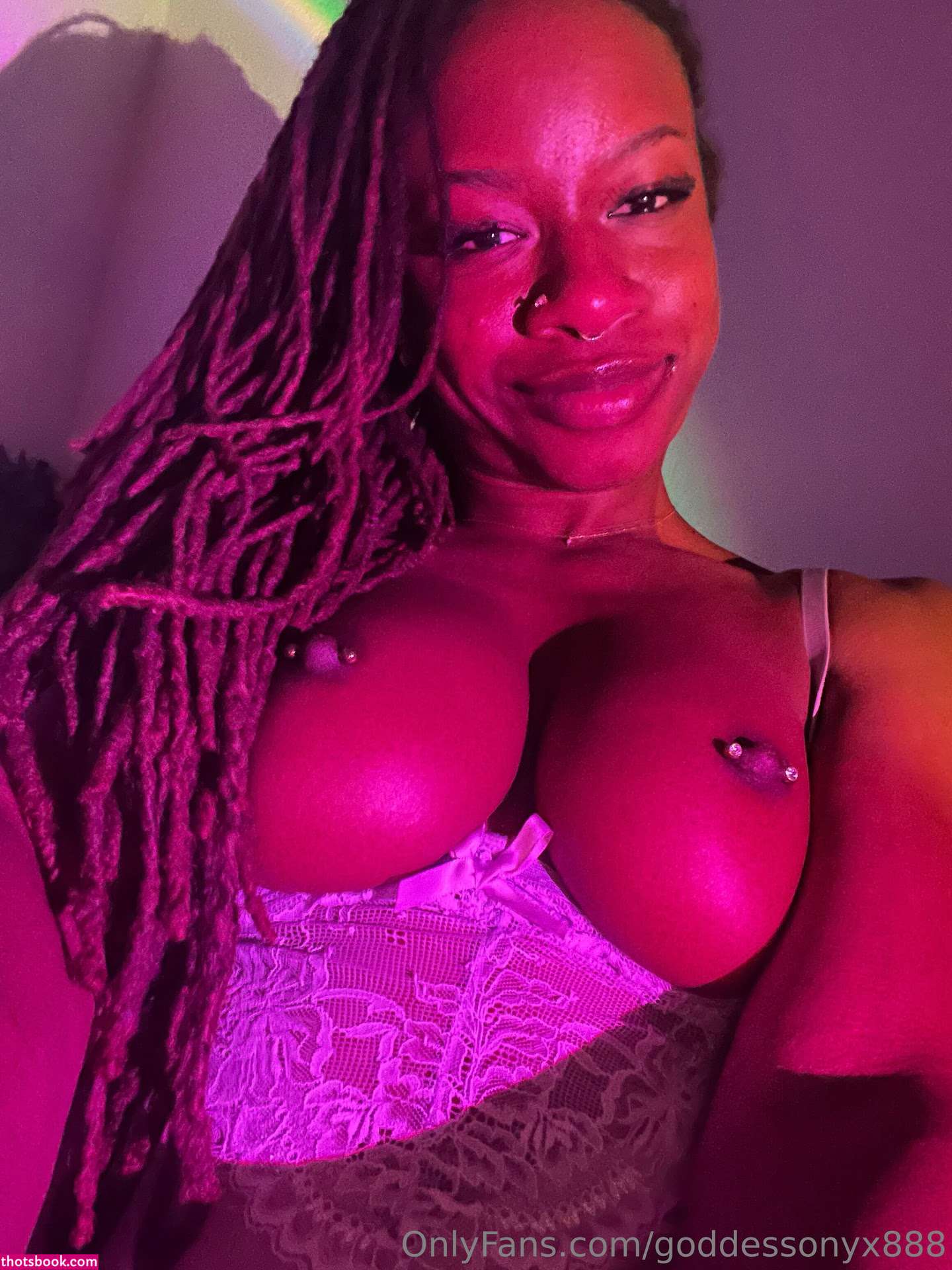 Goddessonyx888 Photo #10