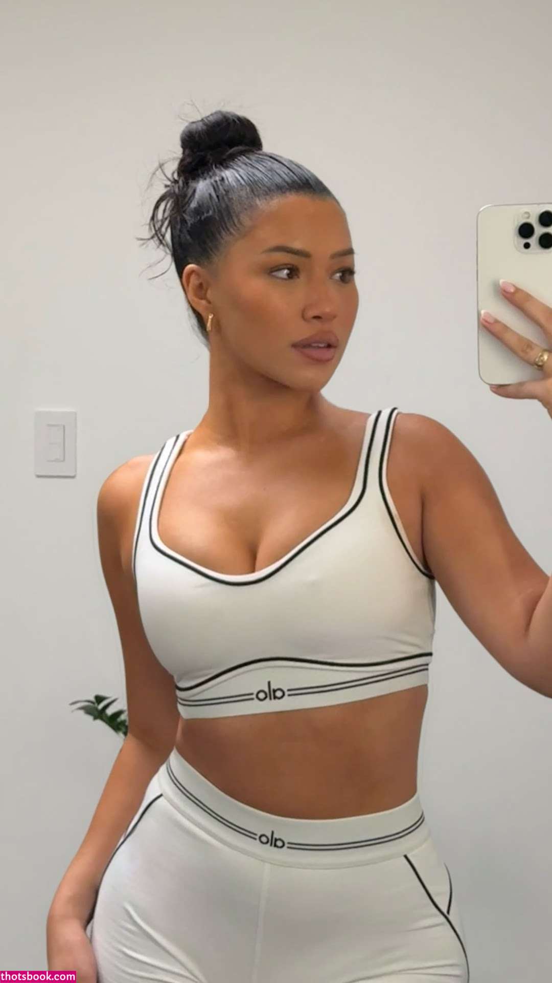 Julia Kelly Photo #47