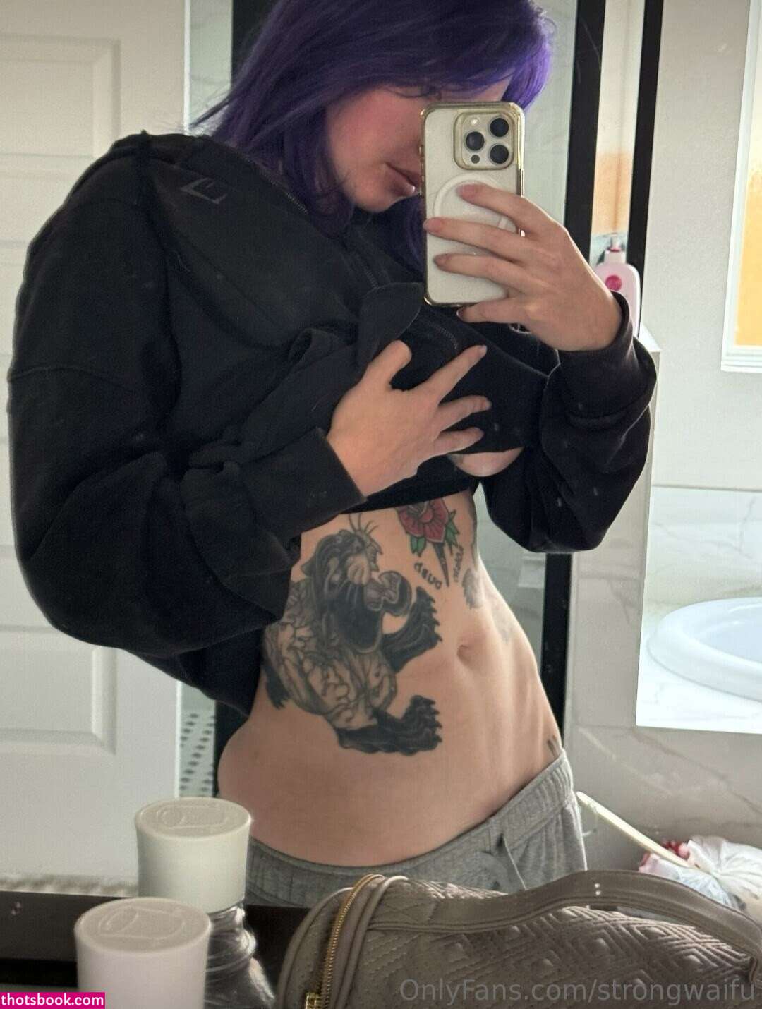 Strongwaifu Photo #215