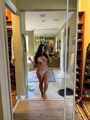 Emily Rinaudo Photo #499